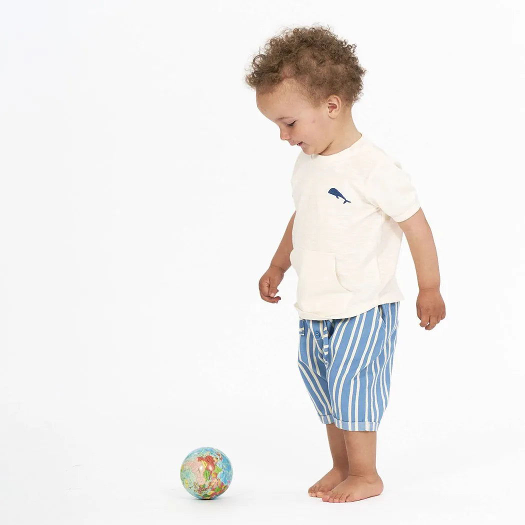 Baby T-Shirt mit Wal, Modell TAMO