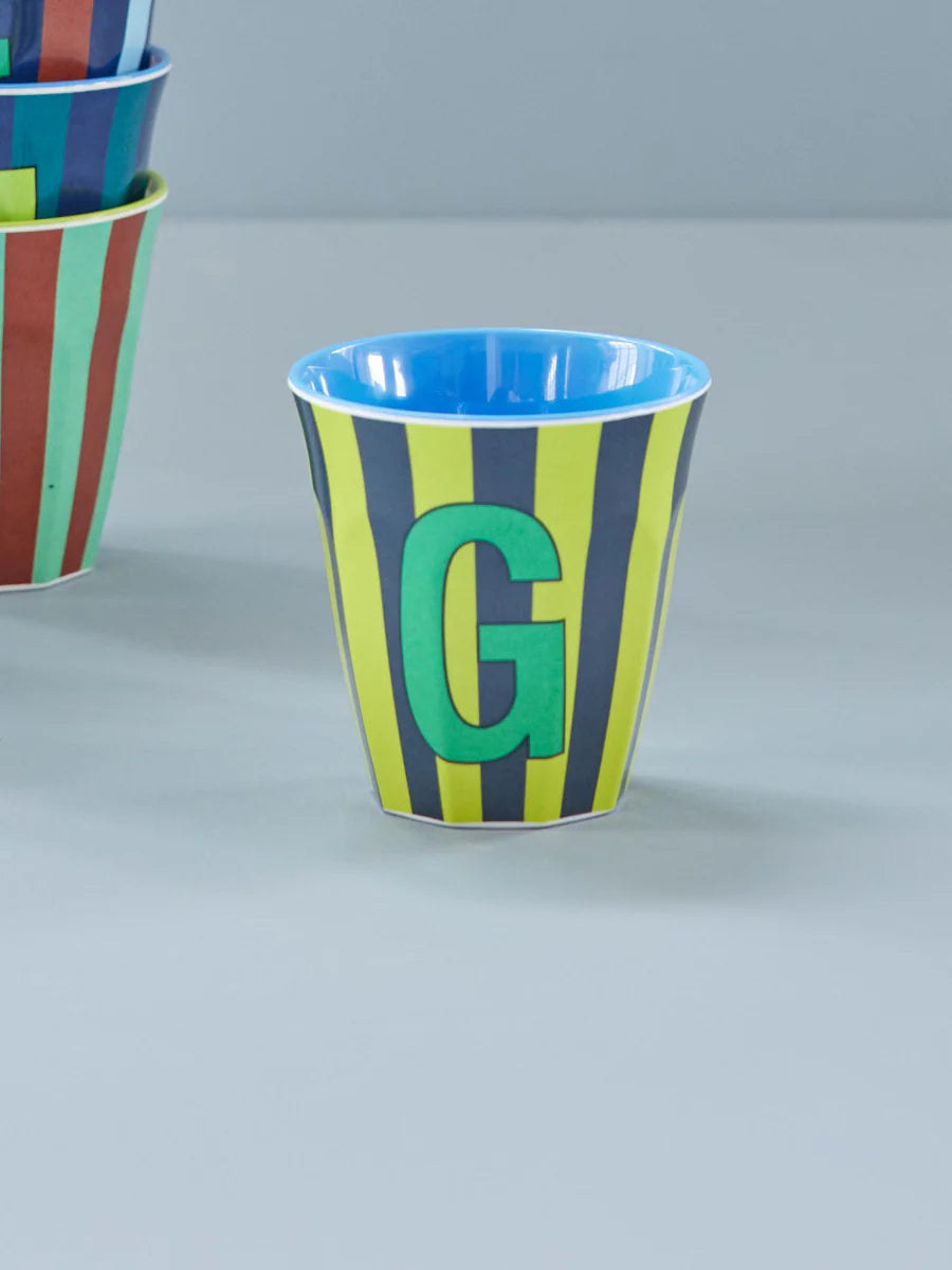 Mittelgroßer Becher - Grün - G - Stripes