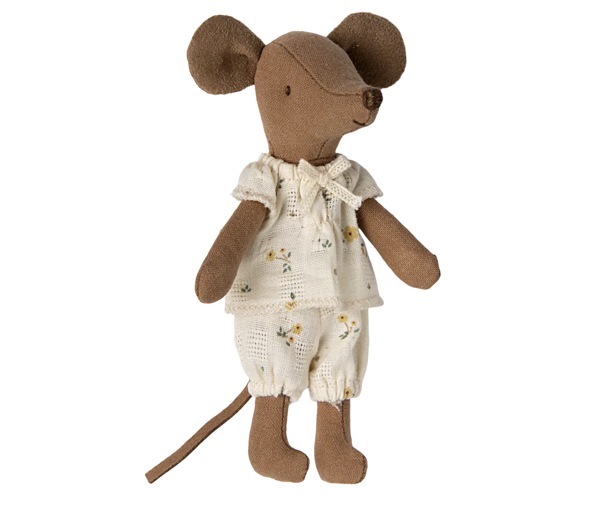 Große Schwester Maus in Streichholzschachtel