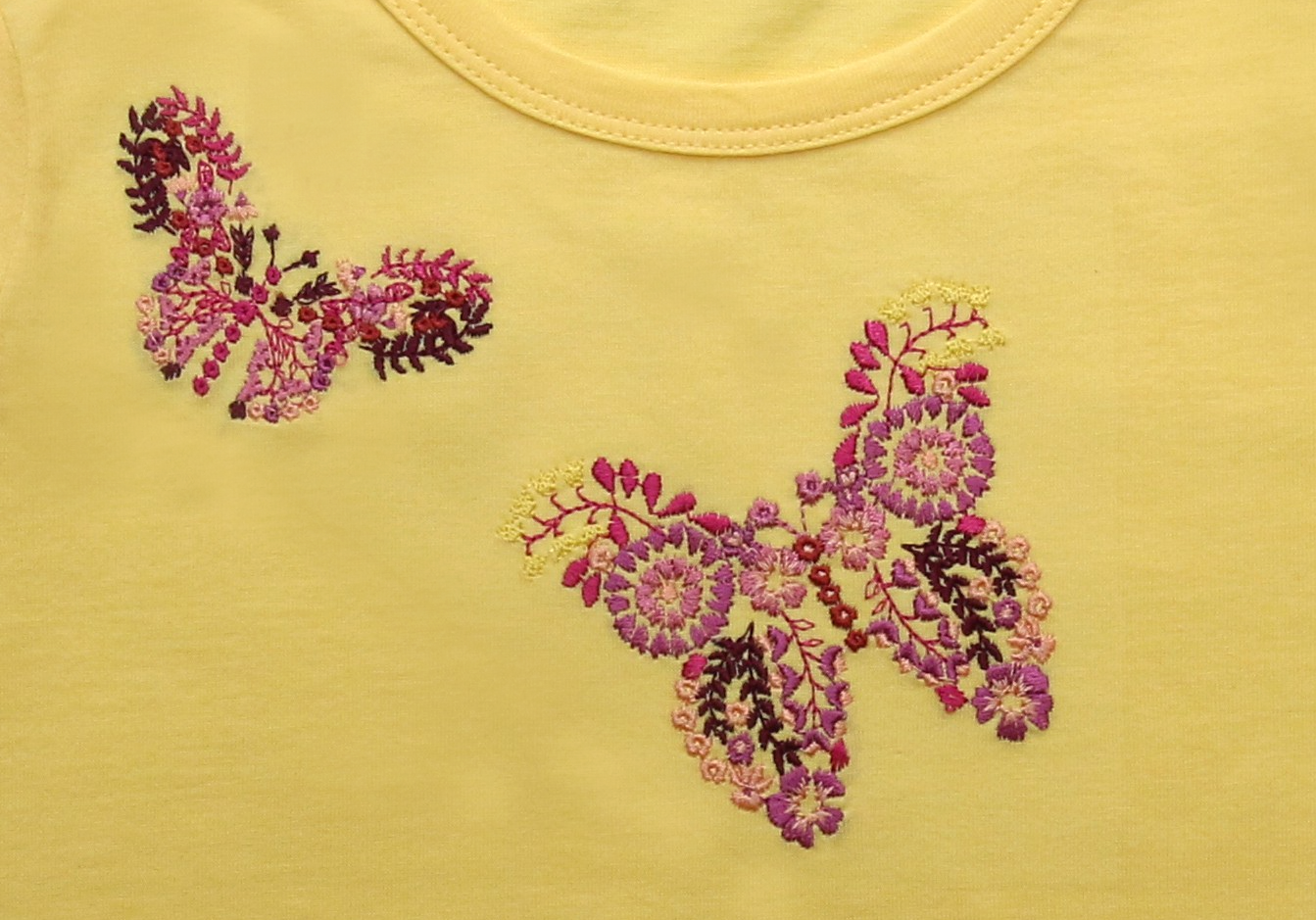 T-Shirt Stickerei Schmetterling