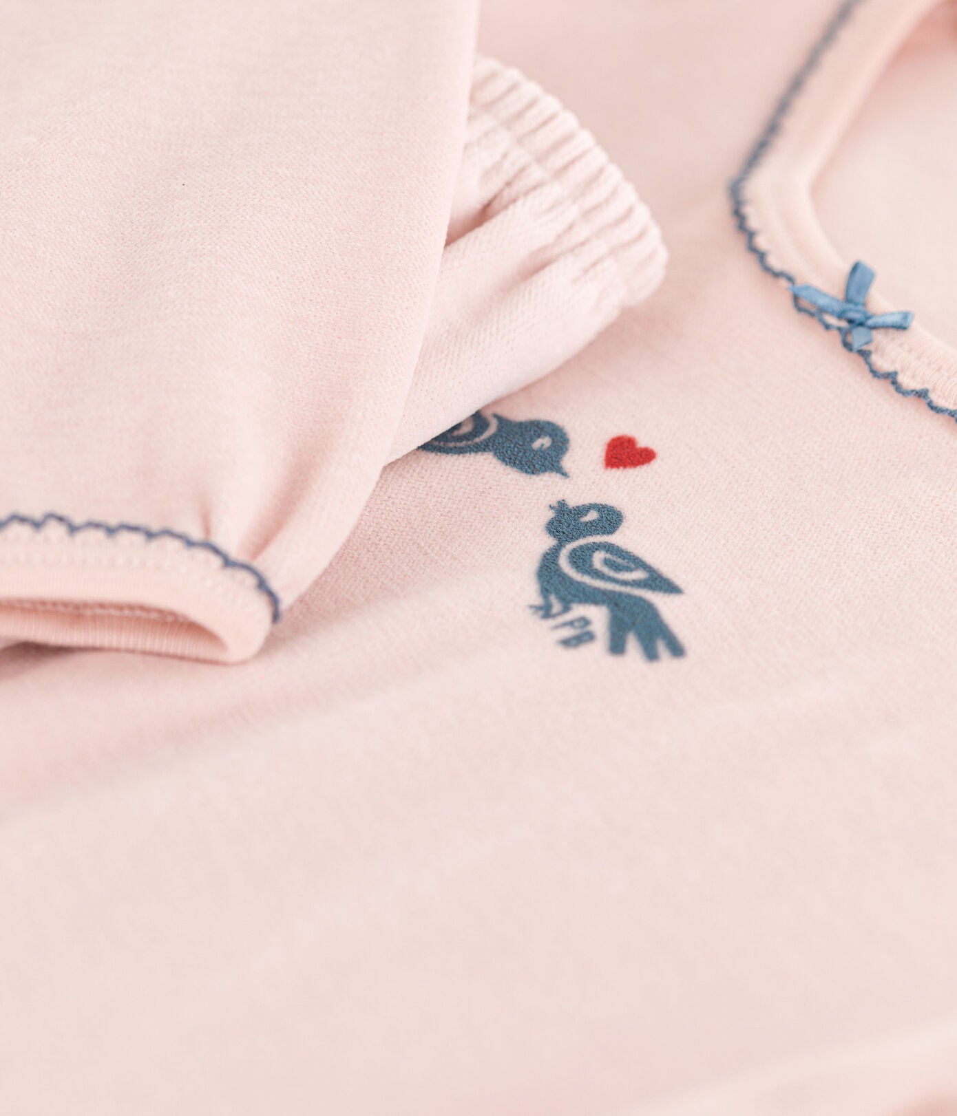 Samt-Pyjama mit Vogelmotiv