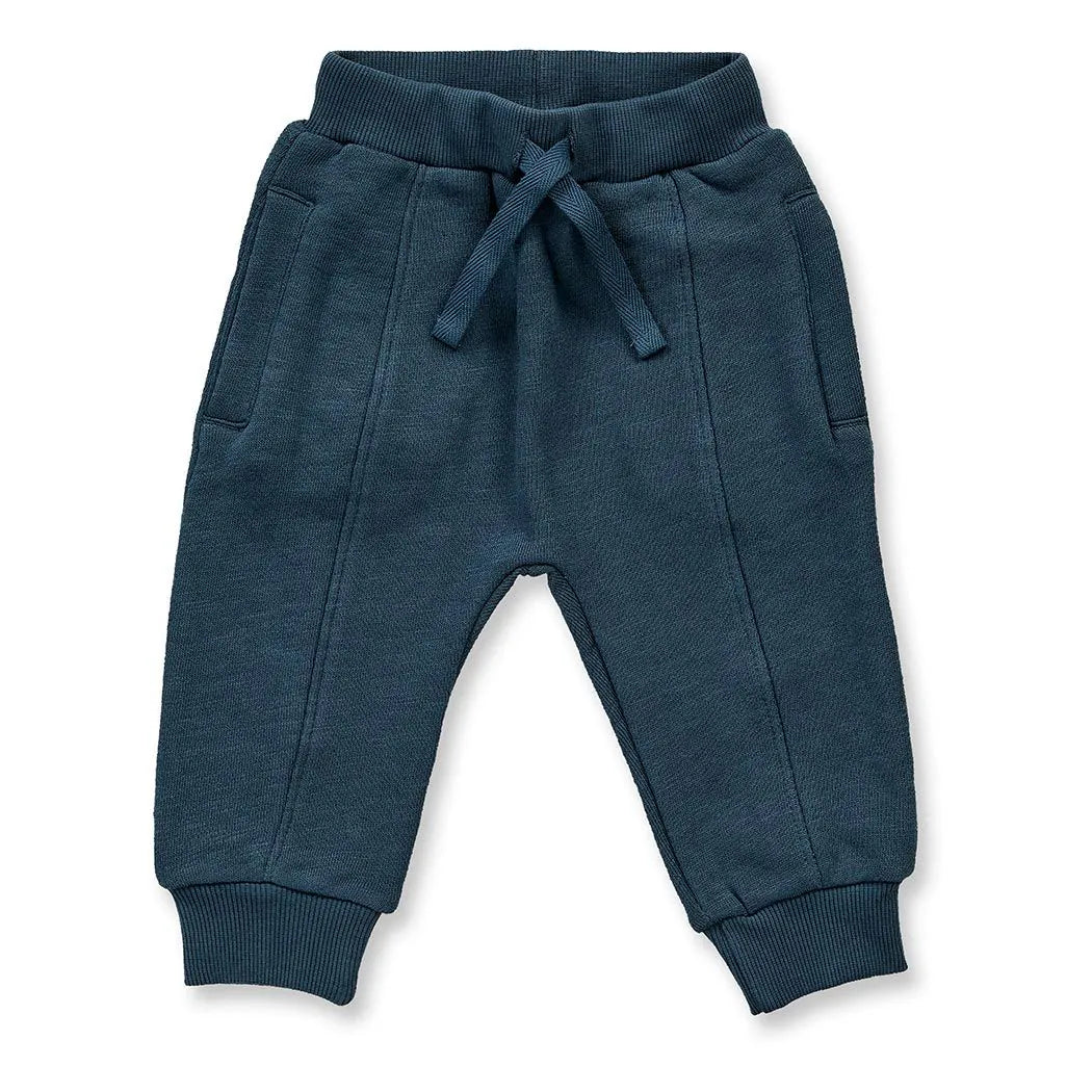 Baby Sweathose in dunklem Petrol, Modell HAUKE