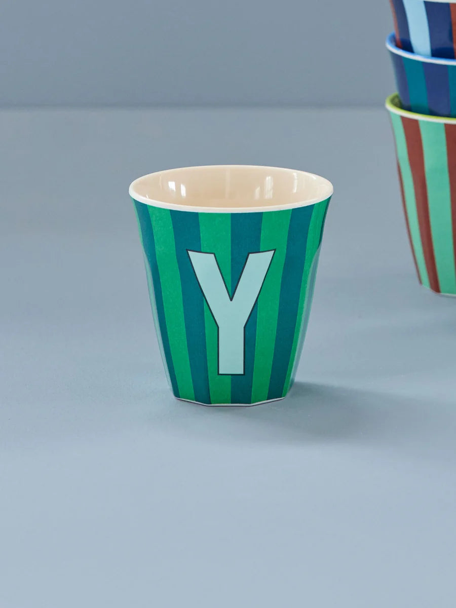 Mittelgroßer Becher - Grün - Y - Stripes