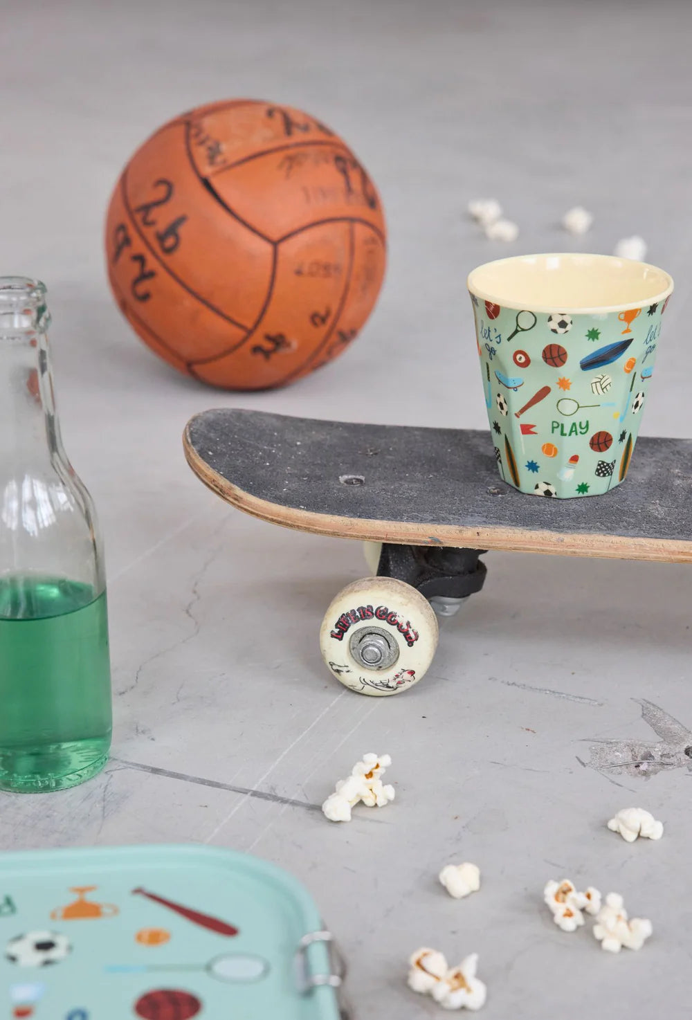 Mittelgroße Kinderbecher - Hellgrün - Sports Print