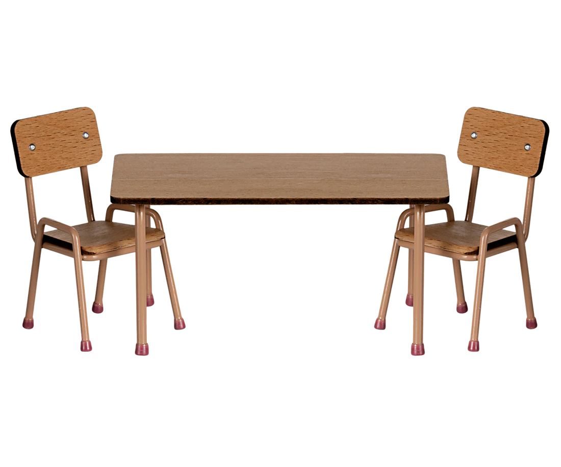 Tisch- und Stuhlgarnitur, Maus