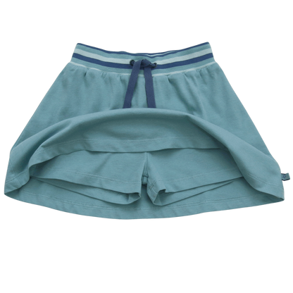 Rock mit Shorts