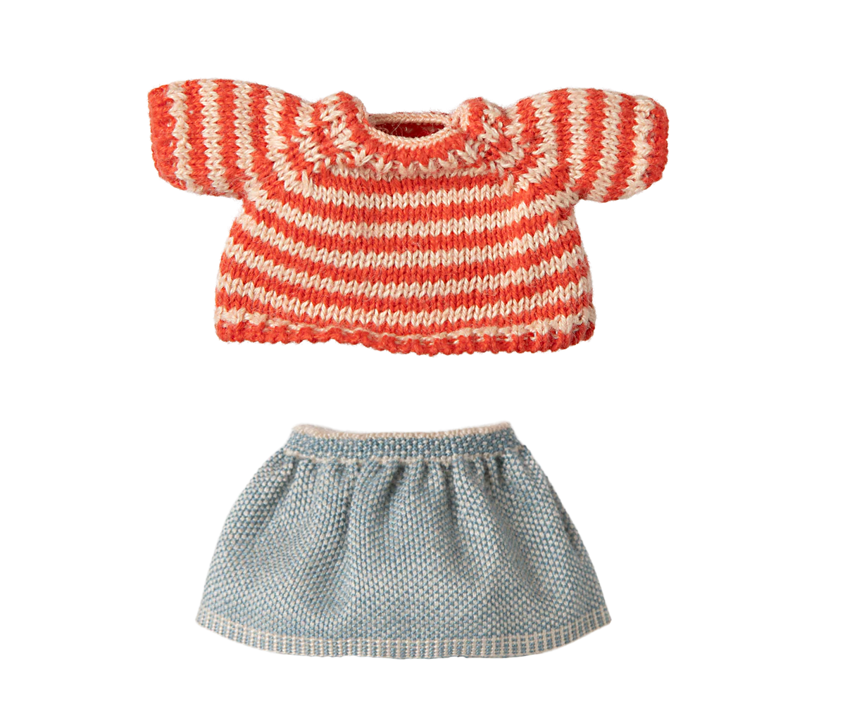 Strickpullover und Rock, Große Schwester Maus
