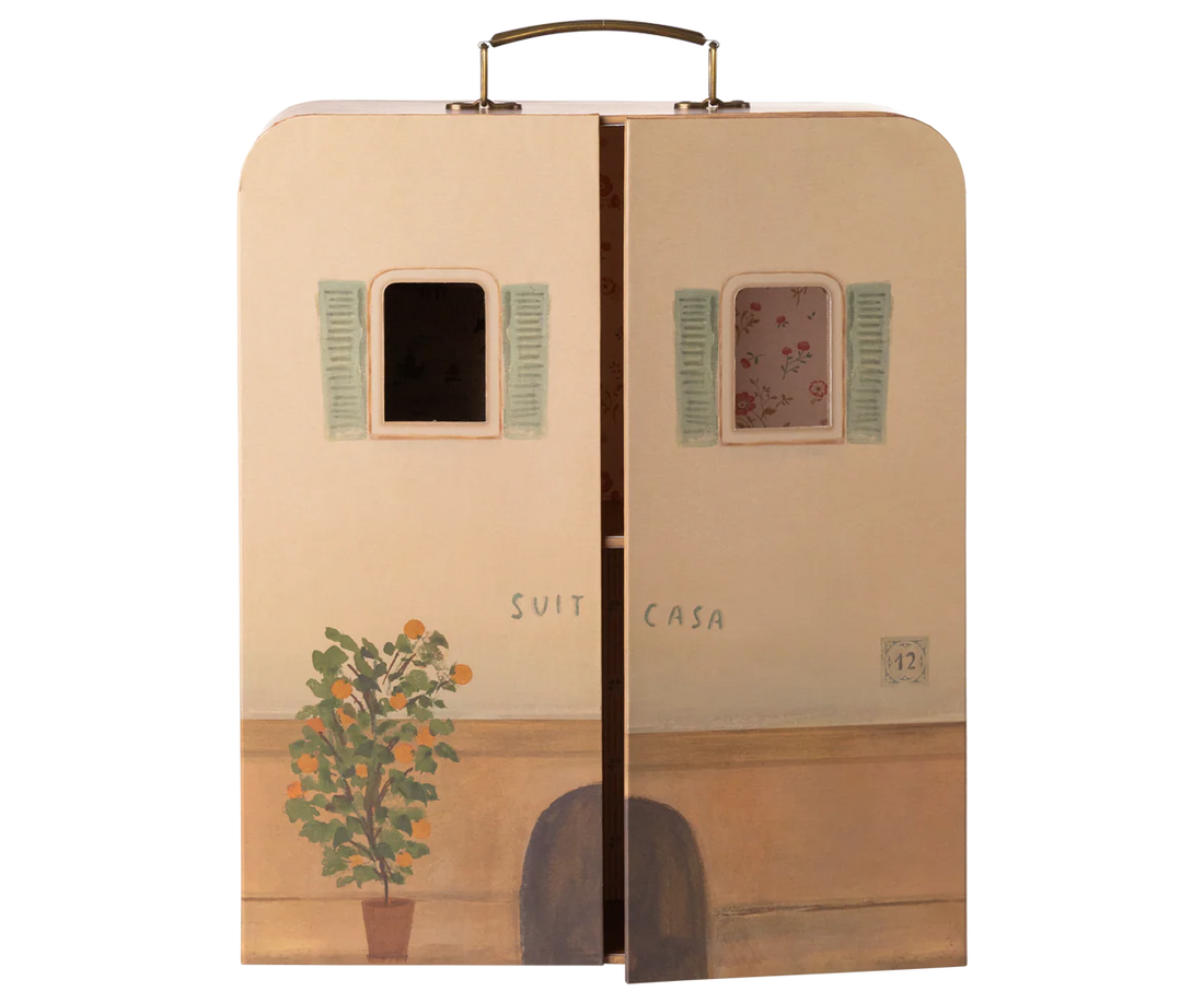 SuitCasa, Kleine Schwester und Bruder Maus