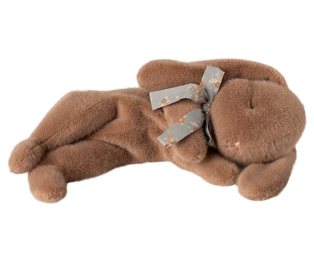 Schlafender Plüsch Hase, Klein - Soft brown