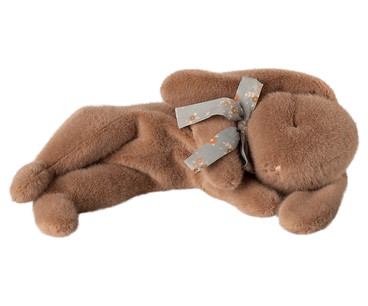 Schlafender Plüsch Hase, Klein - Soft brown