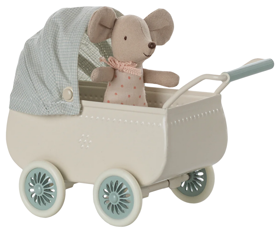 Kinderwagen mit Babymaus