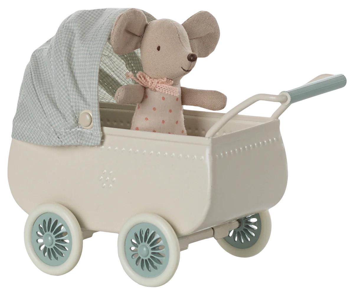 Kinderwagen mit Babymaus
