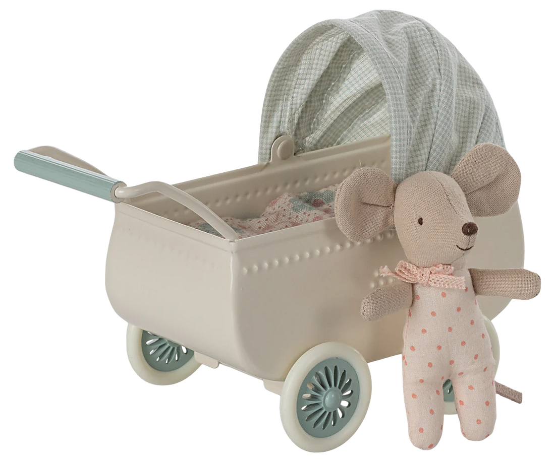 Kinderwagen mit Babymaus
