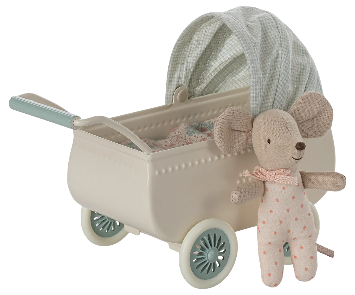 Kinderwagen mit Babymaus