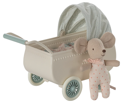 Kinderwagen mit Babymaus