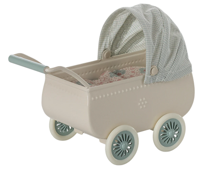 Kinderwagen mit Babymaus