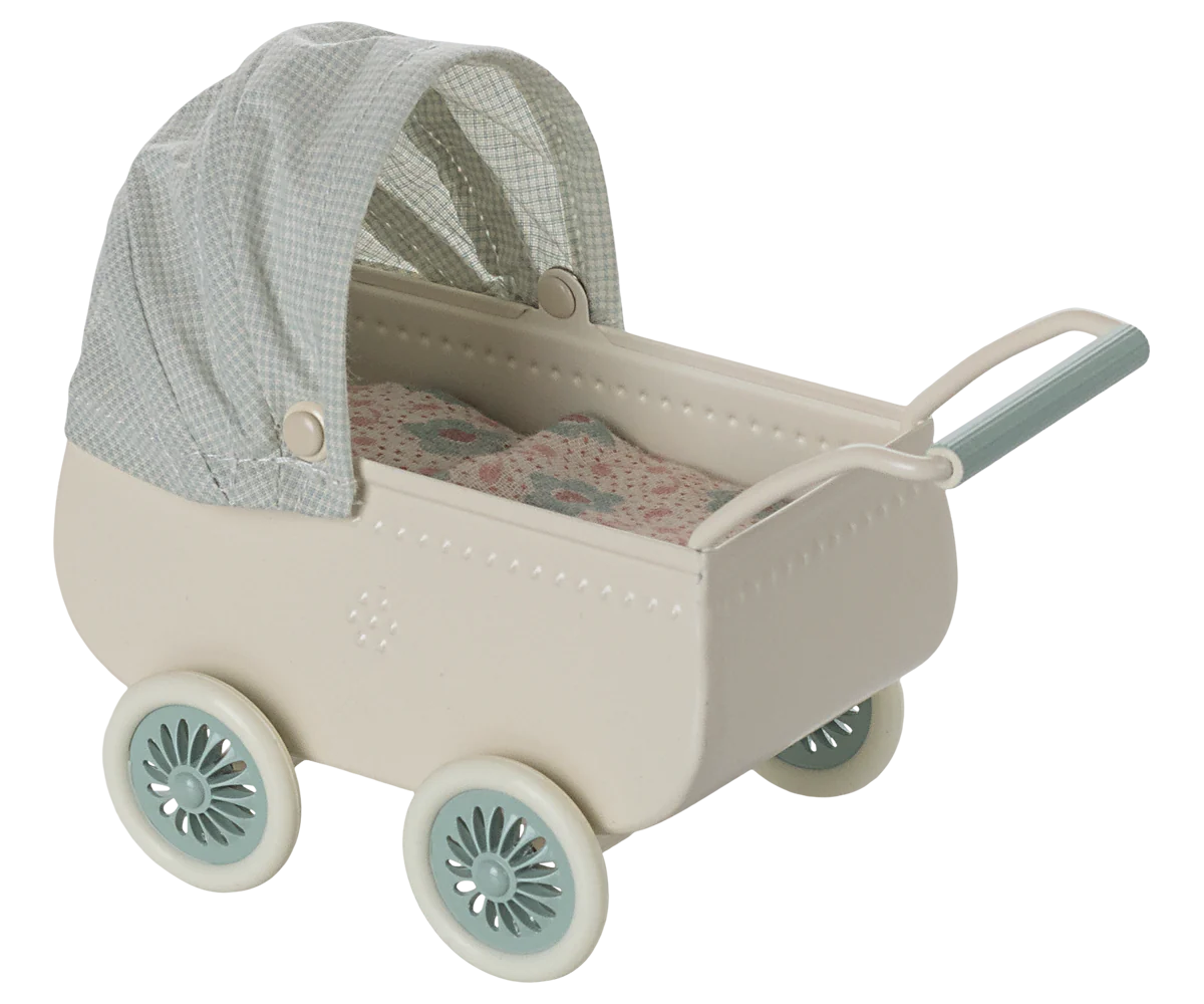 Kinderwagen mit Babymaus