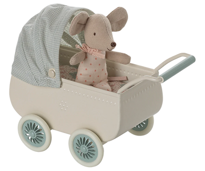 Kinderwagen mit Babymaus