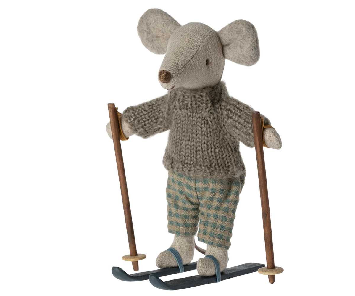 Wintermaus mit Ski